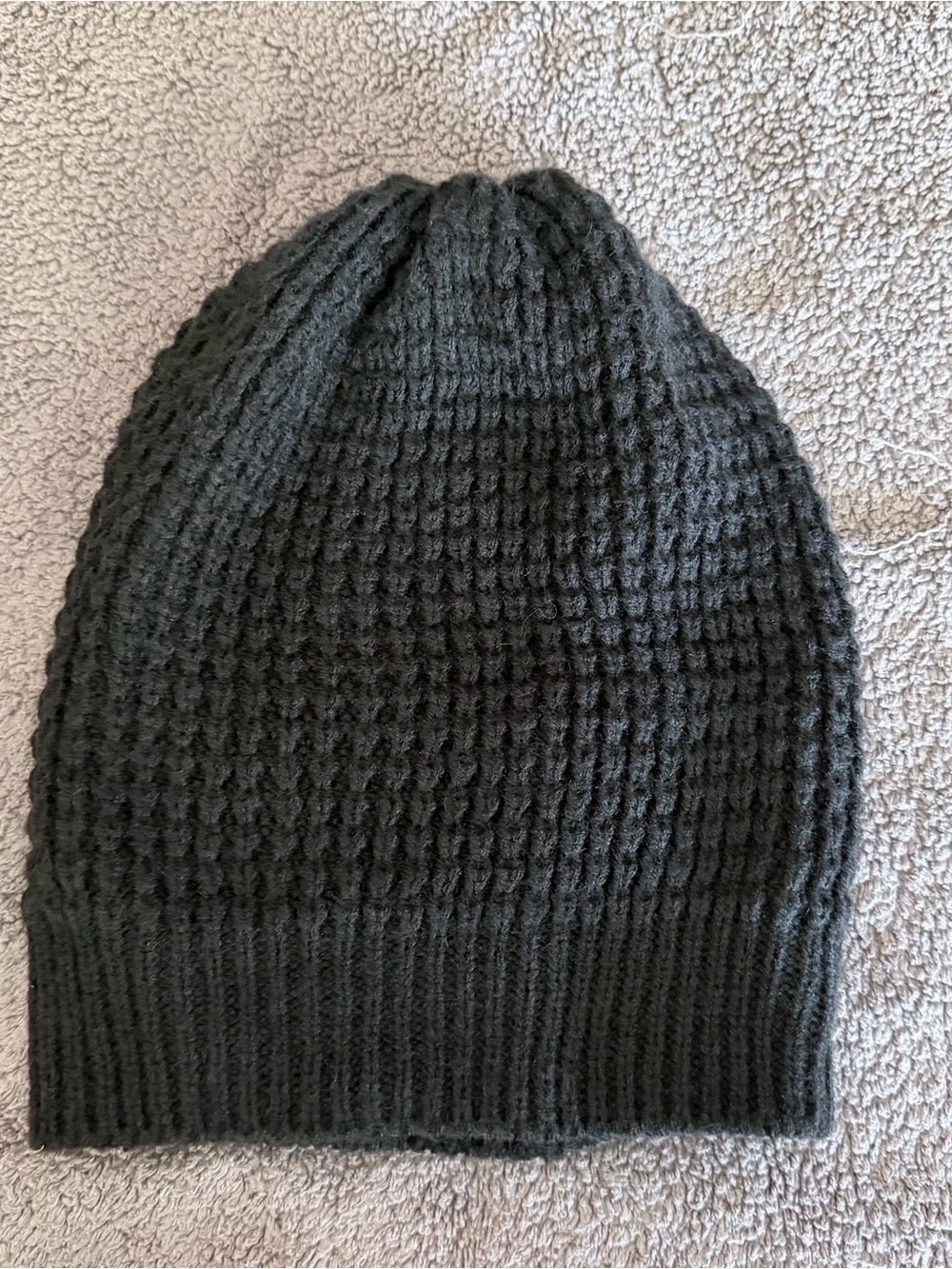 Women’s black knitted beanie